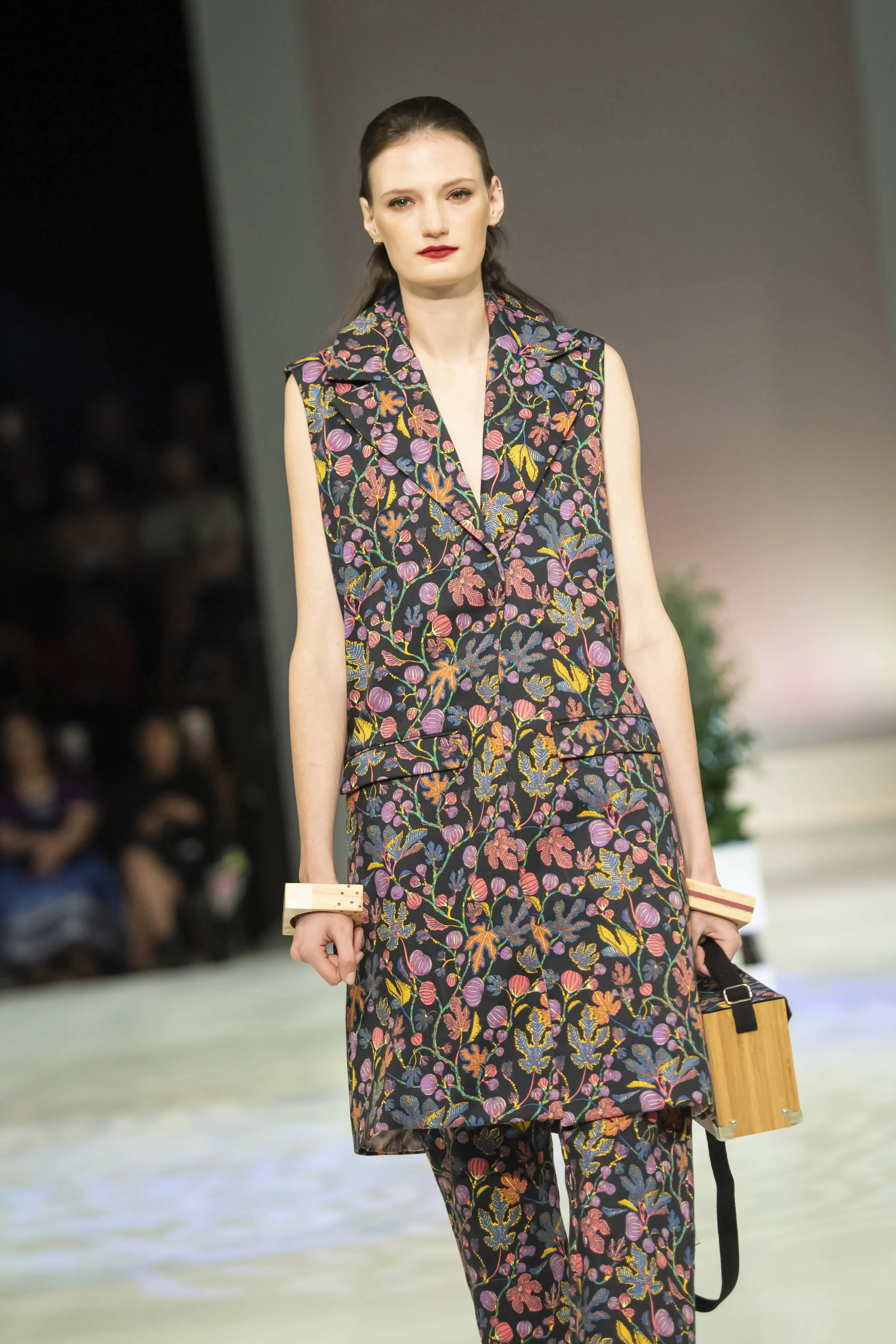 Danielle Frylinck Simone Sleeveless Coat