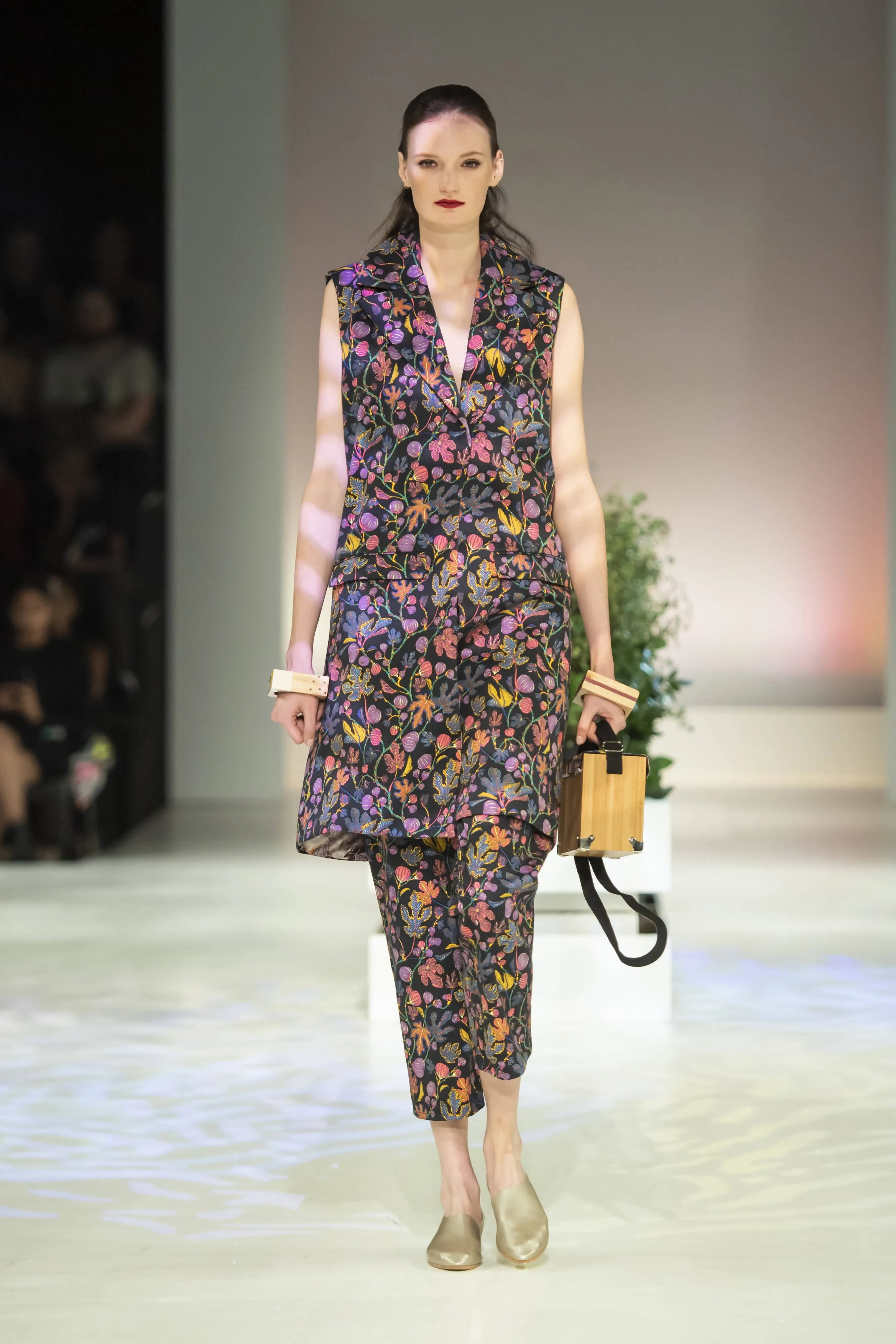 Danielle Frylinck Simone Sleeveless Coat