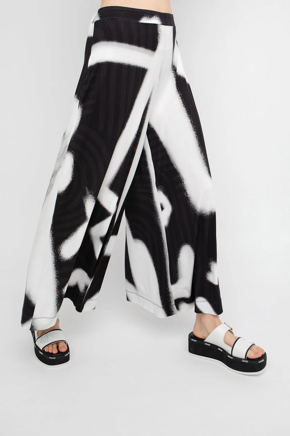 Ozai N Ku Multi Coloured Foam Trousers