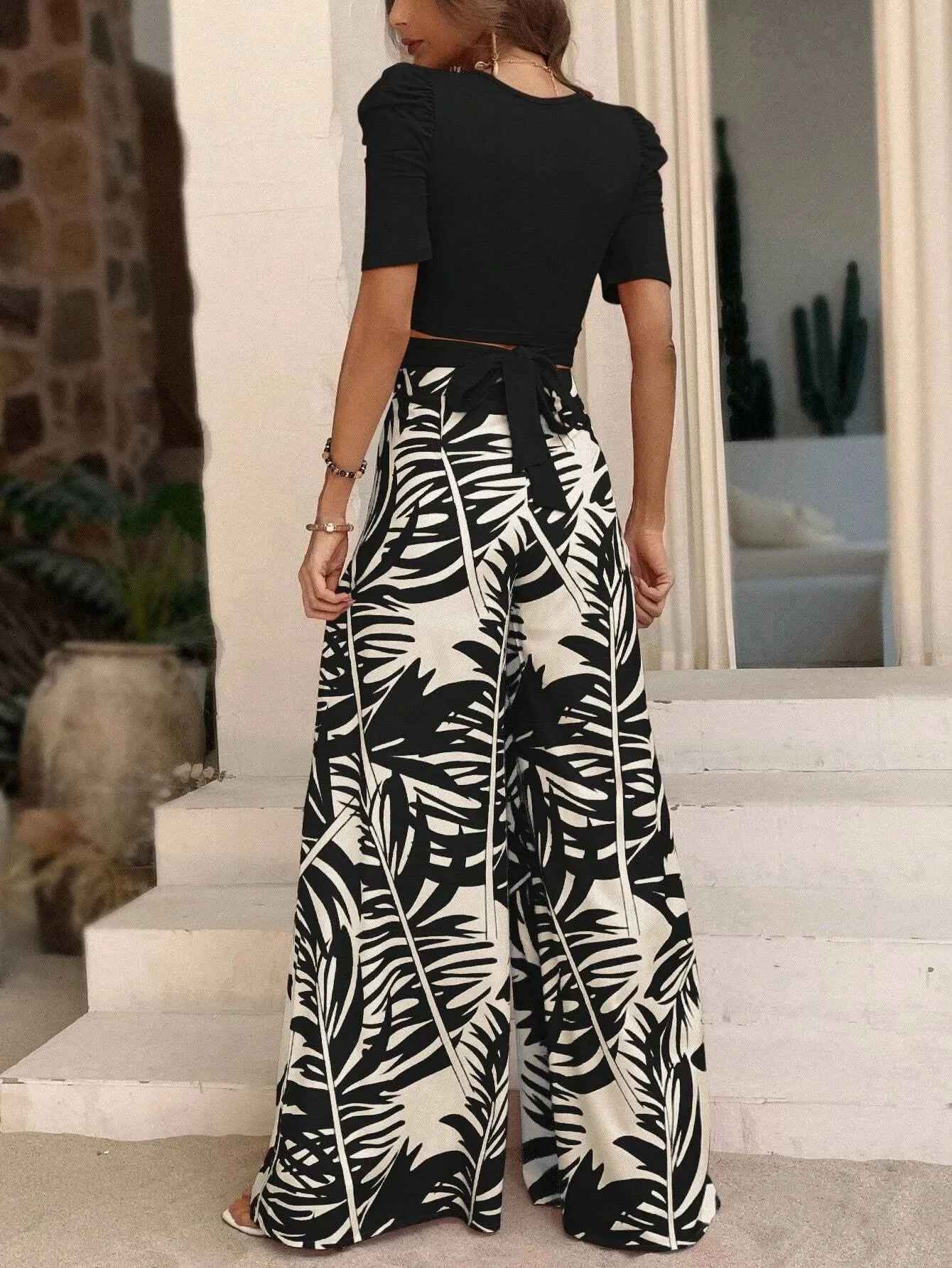 SHEIN VCAY Solid Crop Tee & Tropical Print Wide Leg Pants
