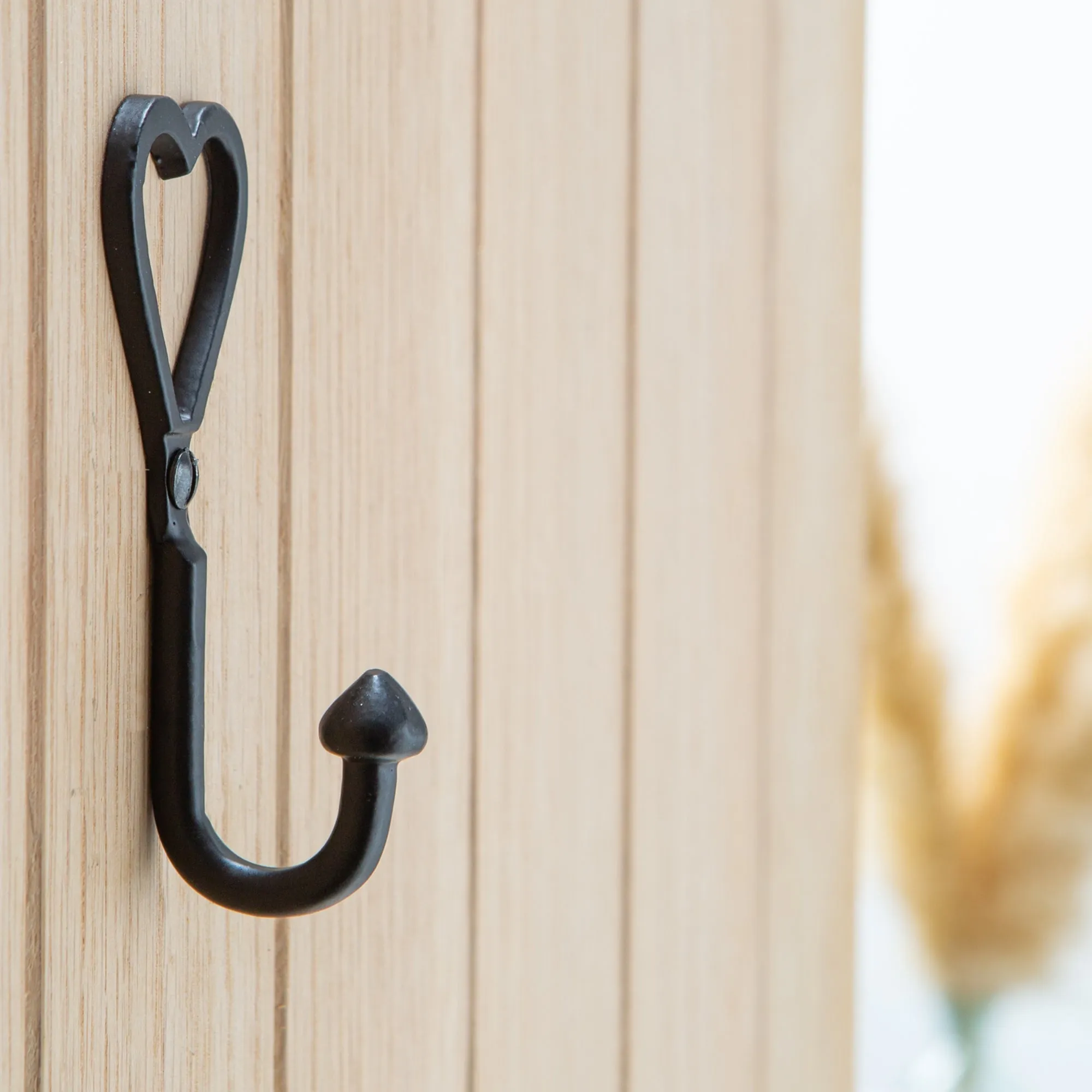 Single Heart Hook - W40mm x H100mm - Black