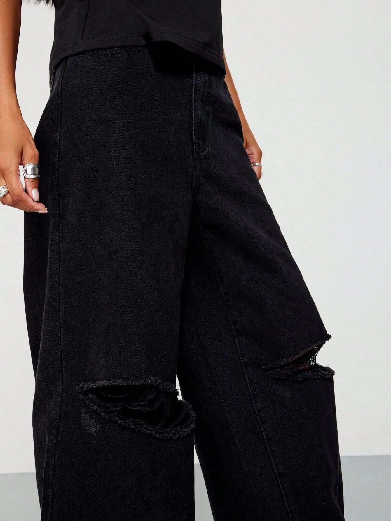 SUMWON WOMEN Super Baggy Ripped Knee Raw Edge Jean