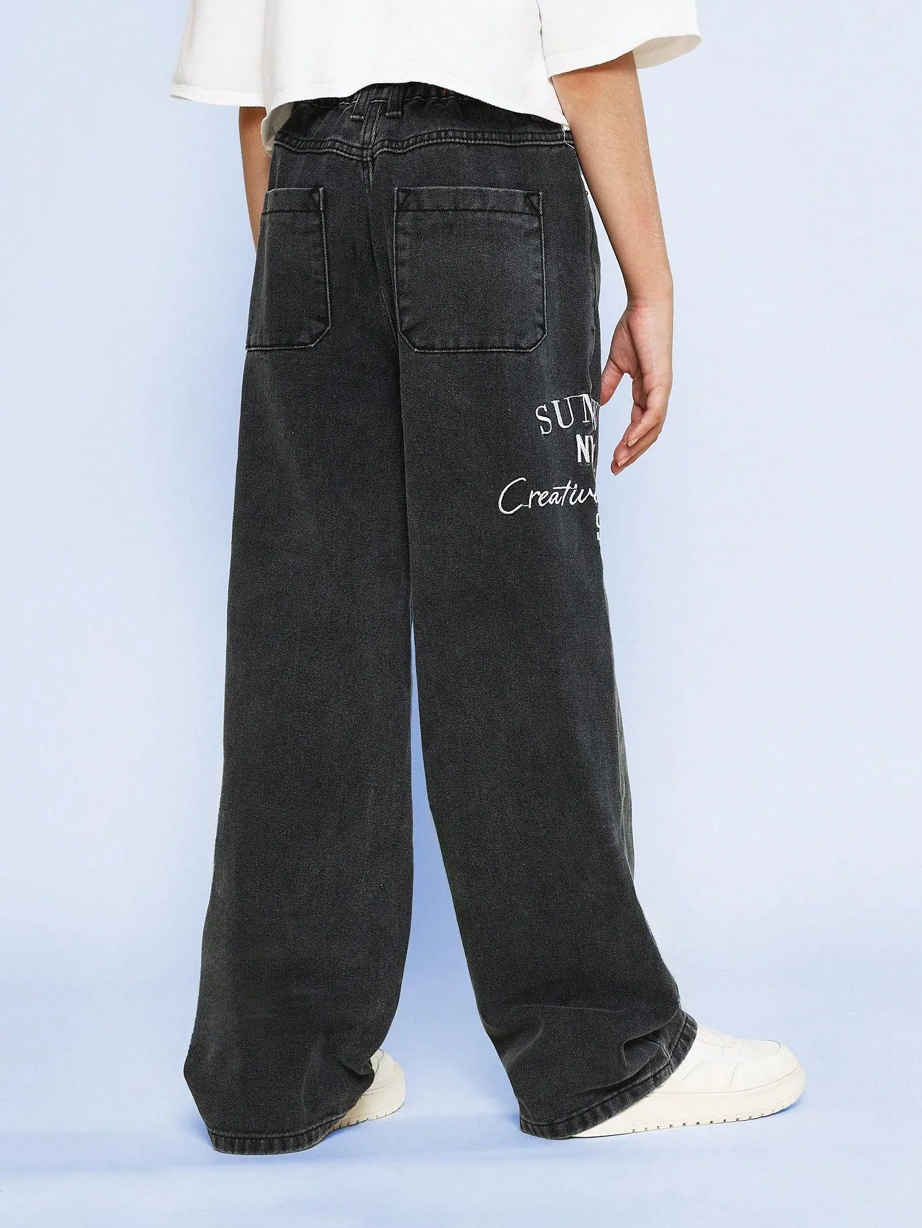 Tween Girls Straight Fit Washed Jean With Embroidery Print