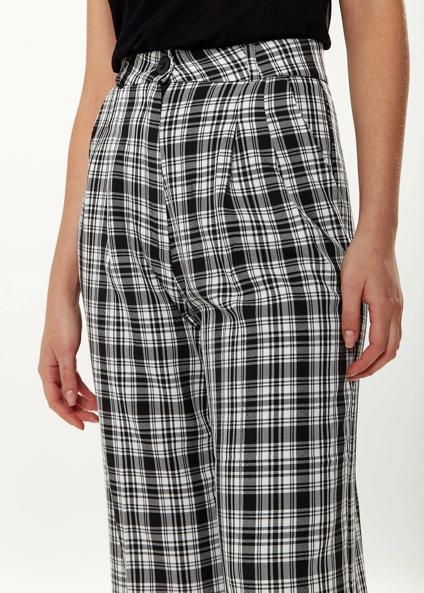 Women's Trousers in Black & White Check with High Waist and Side Pockets - Liquorish